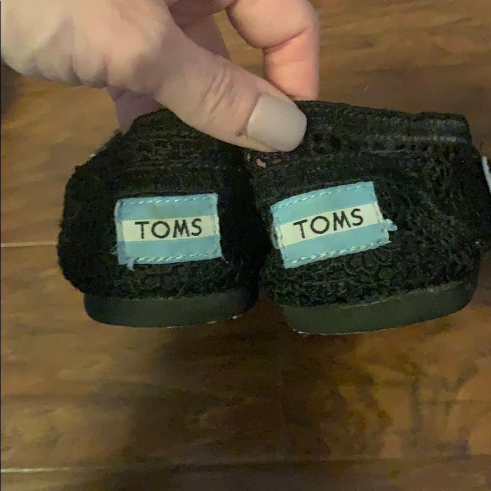 TOMS - Picture 3 of 3